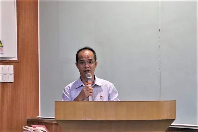 鎮總工會(huì )專(zhuān)職副主席李廣裕.jpg